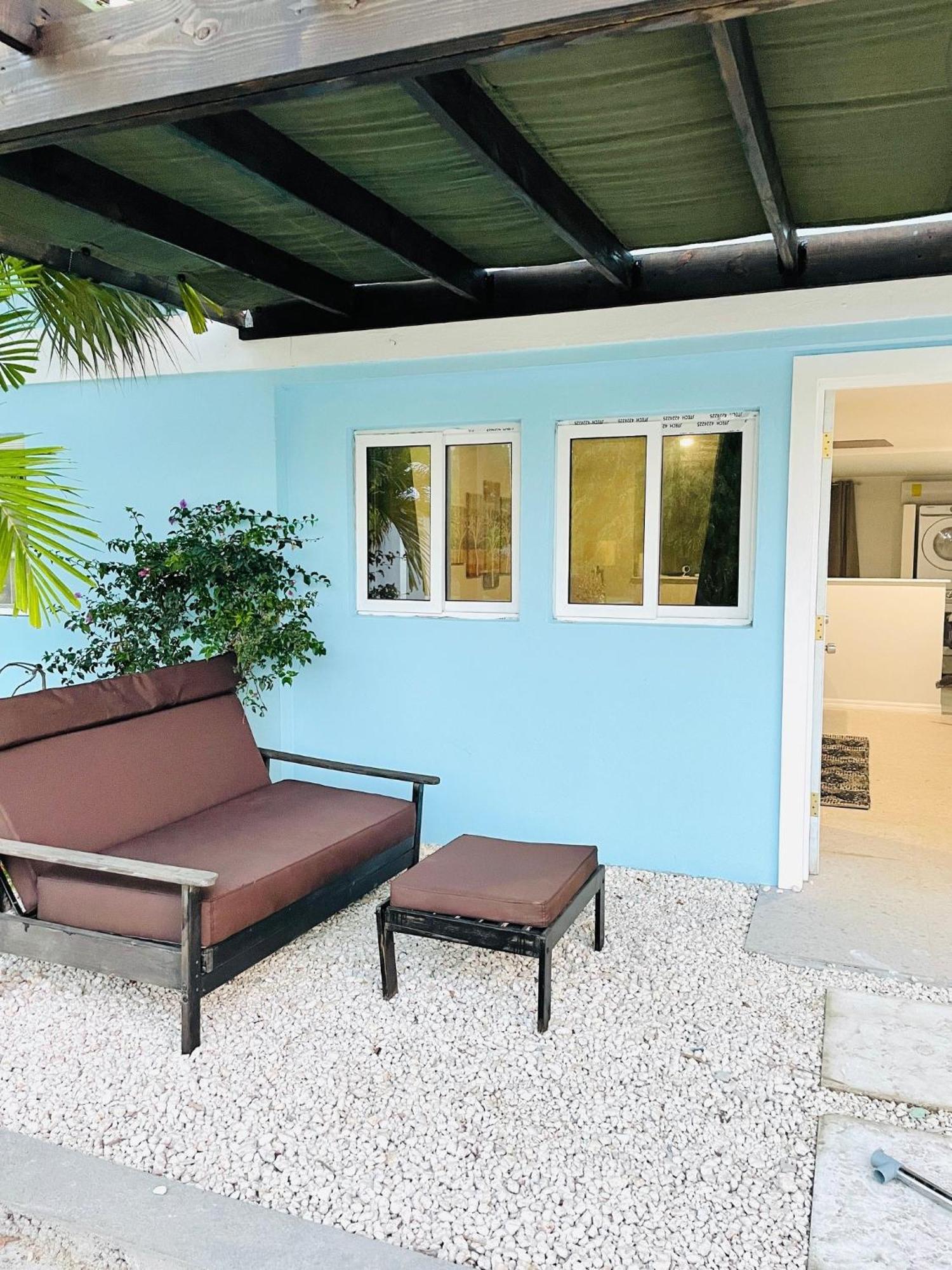 Studio, 100 Feet From The Beach Nasáu Exterior foto